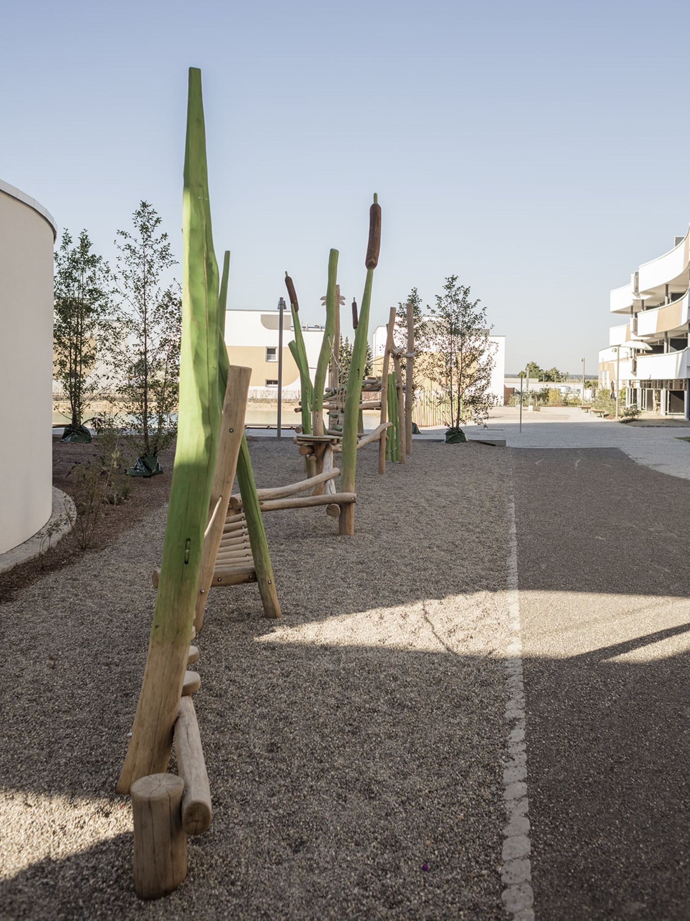 Naturspielplatz orientiert an Wasserpflanzen