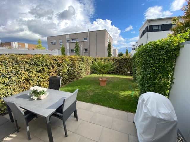 Doppelhaushälfte mit Dachterrasse und Garten