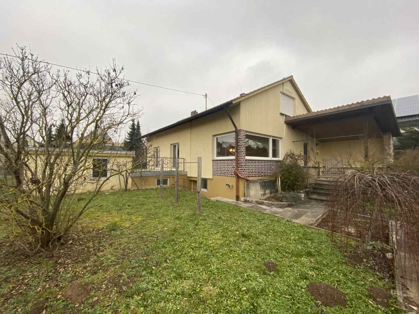 Frei stehendes Einfamilienhaus mit Neckarblick